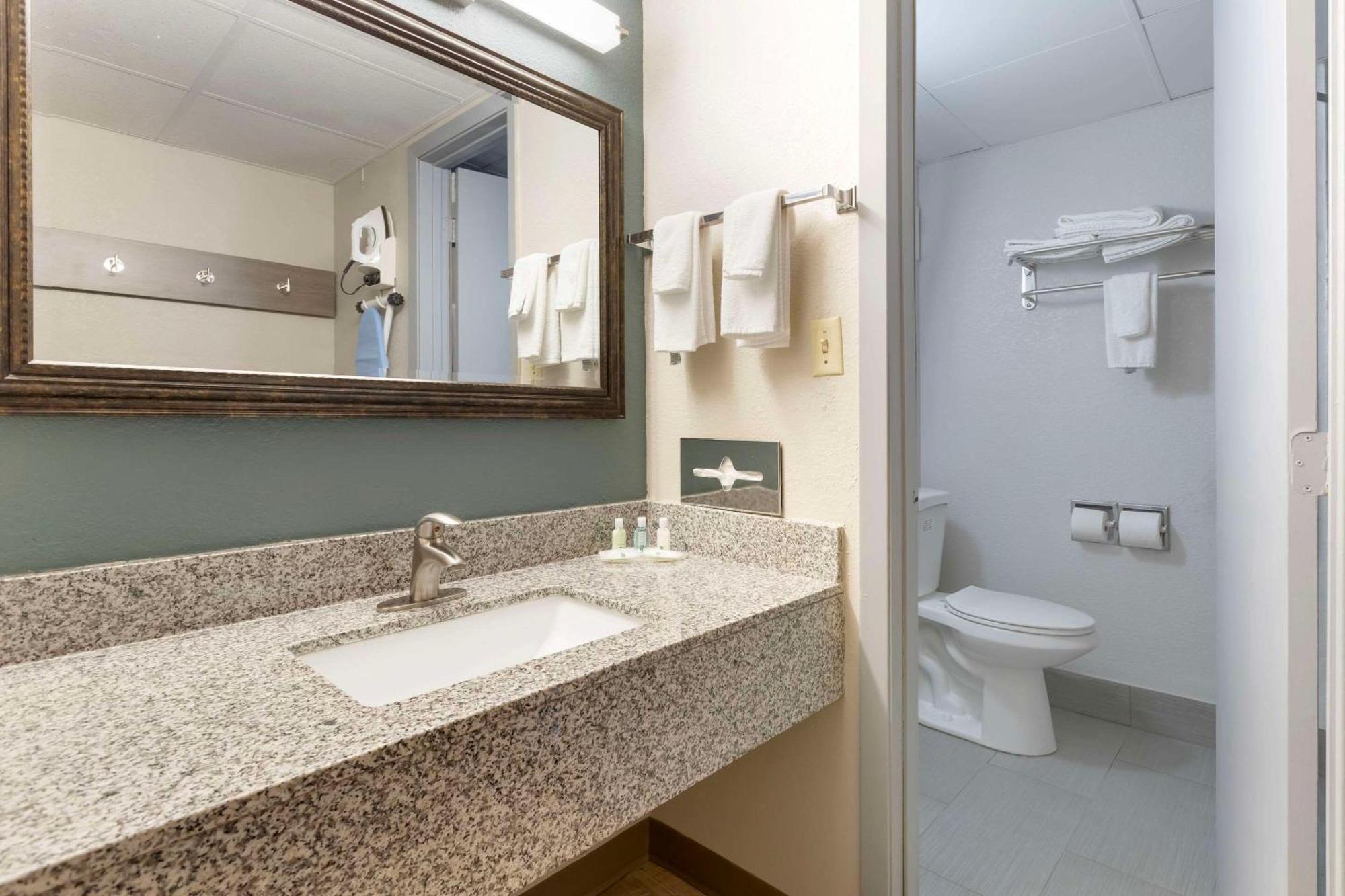 Quality Inn Newton At I-80 Dış mekan fotoğraf